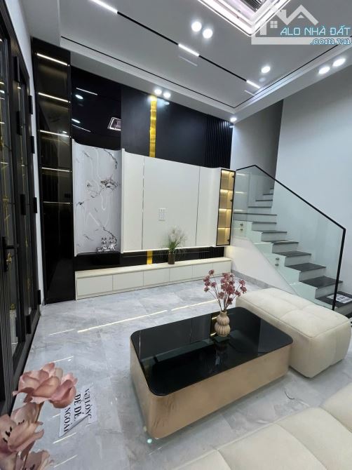 LÒ ĐÚC PHỐ CỔ - LÔ GÓC 3 THOÁNG - 5 TẦNG THANG MÁY - 8 PN KHÉP KÍN - SỔ NỞ HẬU