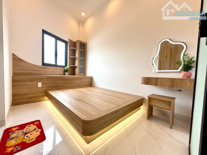 Bán nhà 1 trệt 1 lầu 40 m2 mặt tiền đuờng Rạch Bạch Nha,cách Trần Hưng Đạo 100m,phuờng 5 - 4