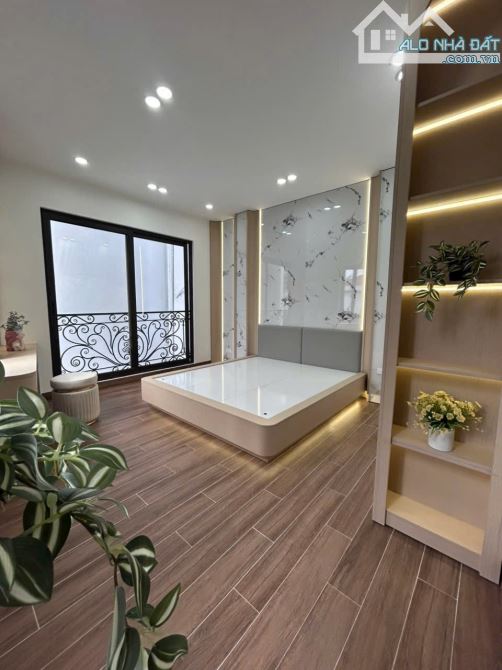 LÒ ĐÚC PHỐ CỔ - LÔ GÓC 3 THOÁNG - 5 TẦNG THANG MÁY - 8 PN KHÉP KÍN - SỔ NỞ HẬU