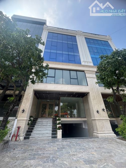 💎 MẶT PHỐ ĐỨC DIỄN – TOÀ NHÀ VĂN PHÒNG – VIEW HỒ – HIẾM 💎  • 152m² – MT 8m • 6 tầng + 1