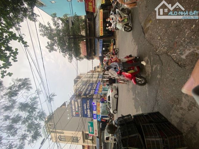 Trục Chính Kinh Doanh- Gần Chợ Sủi.Bán Nhà Phú Thị-Gia Lâm.Dt 105m2,Giá 12 Tỷ.
