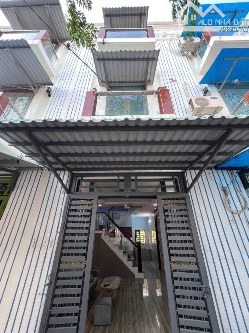 Nhà 2 Lầu Ngay Thị Trấn Cần Giuộc - Sổ Hồng Riêng - Full Nội Thất - Đường Xe ÔTô