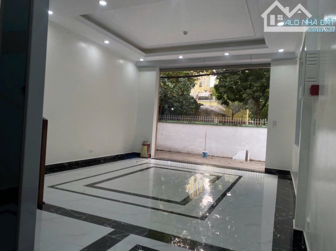 CẦU GIẤY – LÔ GÓC – THANG MÁY – PHÙ HỢP Ở + VĂN PHÒNG