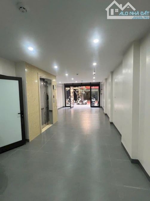 LÔ GÓC, CẦU GIẤY 60M - 6 TẦNG THANG MÁY, 2 MẶT NGÕ Ô TÔ TRÁNH, PHÂN LÔ, GARA Ô TÔ, KD