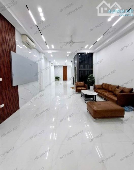 BÁN NHÀ CẦU GIẤY 70m2 × 6T THANG MÁY × MT 5m. 2 Ô TÔ TRÁNH ĐỖ + VỈA HÈ + LÔ GÓC + V.PHÒNG