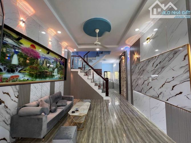 Nhà 2 Lầu Ngay Thị Trấn Cần Giuộc - Sổ Hồng Riêng - Full Nội Thất - Đường Xe ÔTô - 2