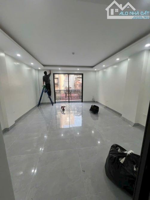 LÔ GÓC, CẦU GIẤY 60M - 6 TẦNG THANG MÁY, 2 MẶT NGÕ Ô TÔ TRÁNH, PHÂN LÔ, GARA Ô TÔ, KD