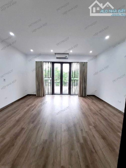 BÁN NHÀ CẦU GIẤY 70m2 × 6T THANG MÁY × MT 5m. 2 Ô TÔ TRÁNH ĐỖ + VỈA HÈ + LÔ GÓC + V.PHÒNG