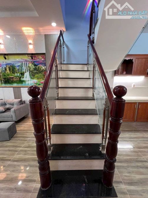 Nhà 2 Lầu Ngay Thị Trấn Cần Giuộc - Sổ Hồng Riêng - Full Nội Thất - Đường Xe ÔTô - 4