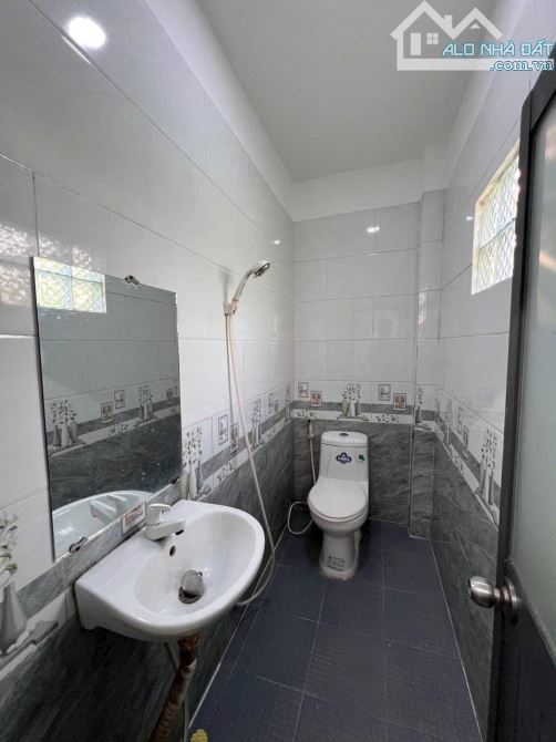 Nhà 2 Lầu Ngay Thị Trấn Cần Giuộc - Sổ Hồng Riêng - Full Nội Thất - Đường Xe ÔTô - 9