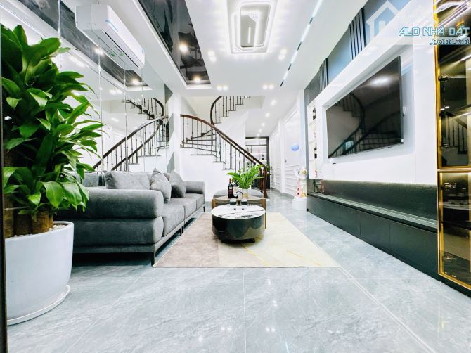 🚨 HIẾM – SÁT PHỐ TRẦN DUY HƯNG – 6 TẦNG THANG MÁY – KD ĐỈNH 🚨