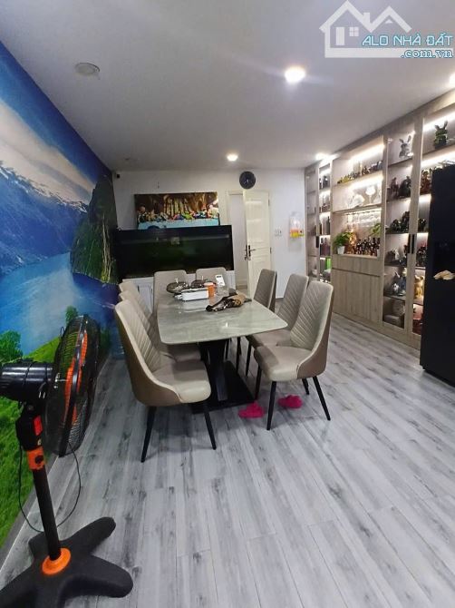 Nguyên Căn Nguyễn Trãi Q1 – 5.5x16m – Hợp VP/Showroom