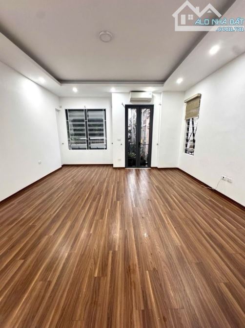 PHỐ VIP THÁI HÀ- LÔ GÓC - BA MẶT THOÁNG - Ô TÔ TRÁNH VỈA HÈ KINH DOANH - MỘT NHÀ RA PHỐ