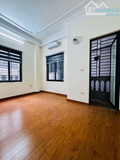 BÁN NHÀ - ĐÊ LA THÀNH - BA ĐÌNH - 36 M - 4.5 TẦNG - MẶT TIỀN 4.3 M - 10.6 TỶ - NGÕ THÔNG