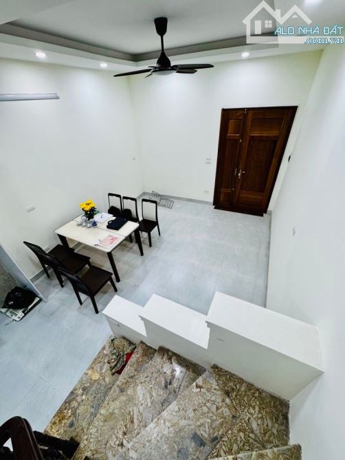 BÁN NHÀ - ĐÊ LA THÀNH - BA ĐÌNH - 36 M - 4.5 TẦNG - MẶT TIỀN 4.3 M - 10.6 TỶ - NGÕ THÔNG