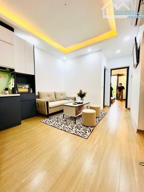 Bán tập thể 70m2, 2PN, 2WC, 3,93 tỷ tại Hoàng Quốc Việt, p Nghĩa Tân, Q.Cầu Giấy, HN