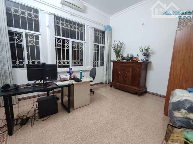 BÁN NHÀ HOÀNG HOA THÁM BA ĐÌNH DT 85 M MẶT TIỀN 5.5M SÁT PHỐ ÔT TRÁNH 2 THOÁNG VỊ TRÍ HẾM