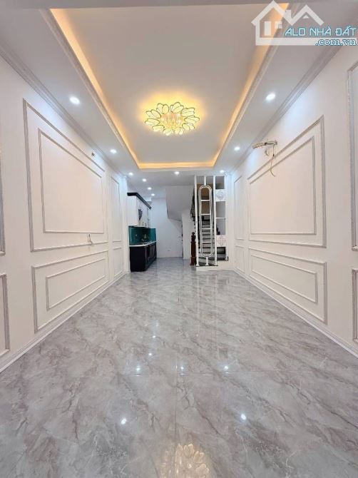 Sát Lò Đúc-Gần oto,view hồ-32m2-8 tỷ 5