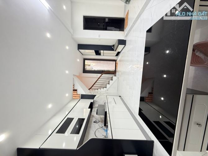 7.5 tỷ 40m2 x 5 tầng trung tâm Hai Bà Trưng