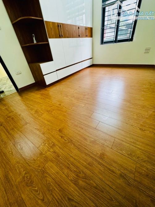 BÁN NHÀ - ĐÊ LA THÀNH - BA ĐÌNH - 36 M - 4.5 TẦNG - MẶT TIỀN 4.3 M - 10.6 TỶ - NGÕ THÔNG