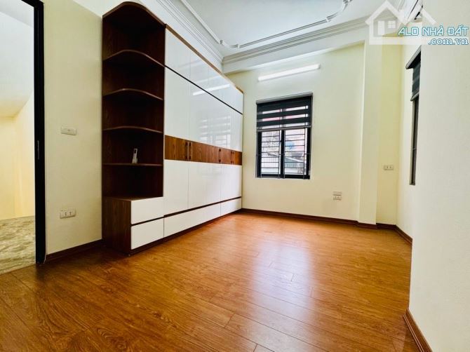 BÁN NHÀ - ĐÊ LA THÀNH - BA ĐÌNH - 36 M - 4.5 TẦNG - MẶT TIỀN 4.3 M - 10.6 TỶ - NGÕ THÔNG