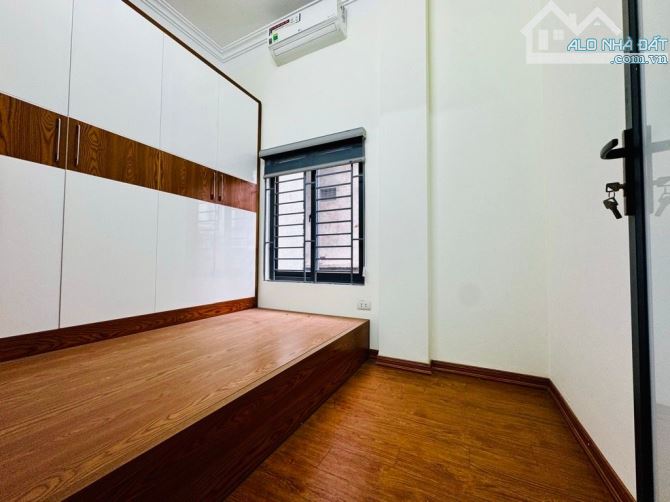 BÁN NHÀ - ĐÊ LA THÀNH - BA ĐÌNH - 36 M - 4.5 TẦNG - MẶT TIỀN 4.3 M - 10.6 TỶ - NGÕ THÔNG