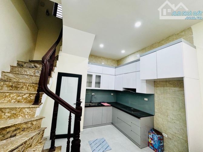 BÁN NHÀ - ĐÊ LA THÀNH - BA ĐÌNH - 36 M - 4.5 TẦNG - MẶT TIỀN 4.3 M - 10.6 TỶ - NGÕ THÔNG