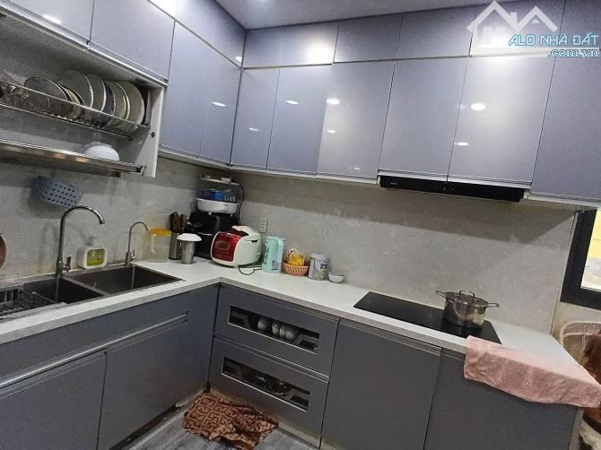 Nguyên Căn Nguyễn Trãi Q1 – 5.5x16m – Hợp VP/Showroom - 2