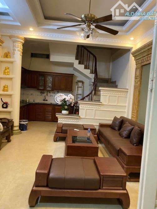 Bán nhà phố Văn Cao - Liễu Giai, gần hồ Tây 60m, 5 tầng, MT 5.5m - Ở ngay - Chỉ 15.9 tỷ