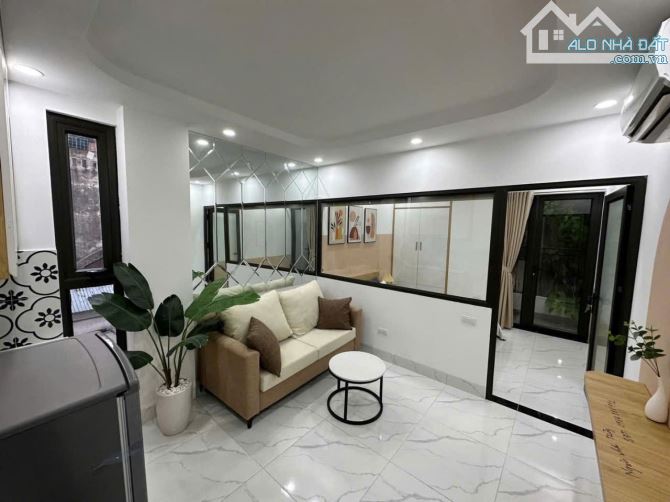 Bán Toà CHDV ngõ 279 Đội cấn, Hơn 30 Tỷ, Lô góc DT 105m, 8 tầng, 24 căn hộ, 2 tỷ/ năm