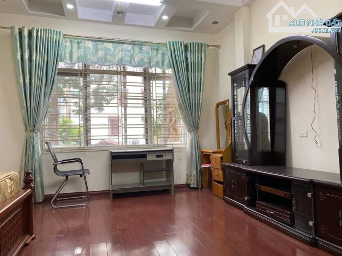 Bán nhà ngã tư Văn Cao - Thụy Khuê - 18 tỷ 5, DT 55m, 4 tầng, ô tô 7 chỗ vào nhà