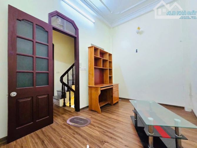 Bán nhà ngõ 118 Nguyễn khánh toàn, Hơn 8 tỷ, DT 36m, 4 tầng, khu phân lô dân xây chắc chắn