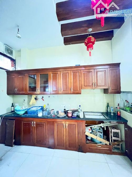 Bán nhà Thụy Khuê, nhỉnh 8 Tỷ, 40m, 5 tầng, ngõ nông cách ô tô tránh 50m