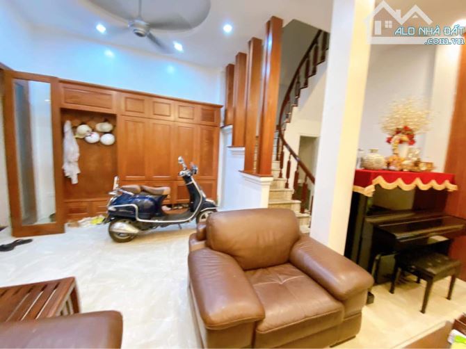 Bán nhà riêng mặt ngõ thông phố Đào Tấn, 30m2, 6 tầng, MT 3,6m, 7,6 tỷ