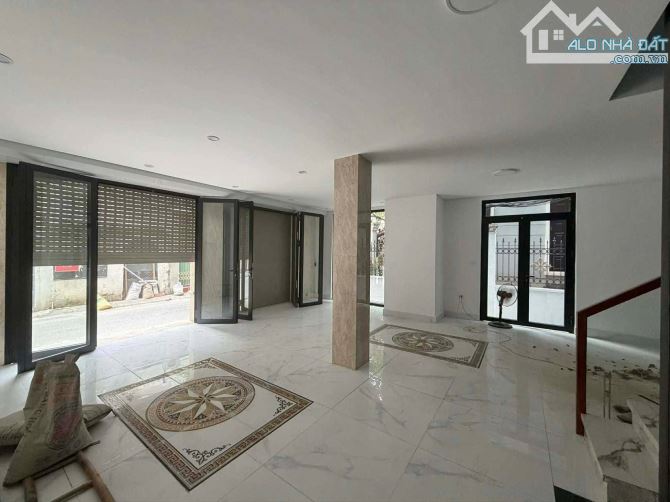 Hoàng Đạo Thành Thanh Xuân Diện tích 55/63T1m2, 6.5 Tầng, Mặt tiền 7.2m, giá 24.8 tỷ