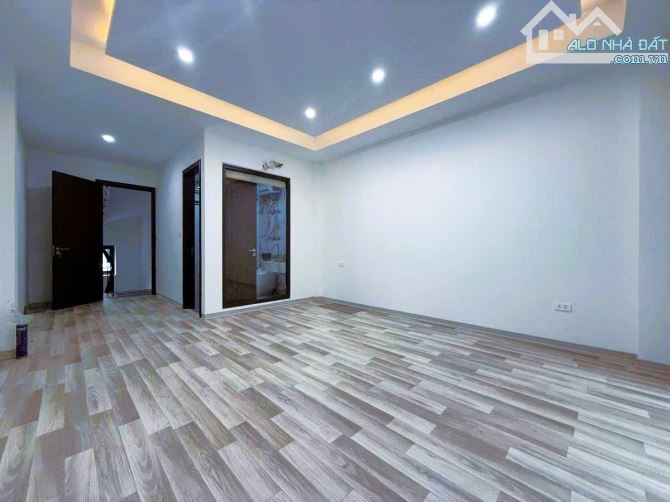 9.9 TỶ-34M2-6 TẦNG THANG MÁY-NGÕ THOÁNG-GẦN PHỐ-TRẦN KHÁT CHÂN-LÒ ĐÚC
