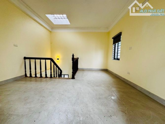 BÁN NHÀ - ĐÊ LA THÀNH - BA ĐÌNH - 36 M - 4.5 TẦNG - MẶT TIỀN 4.3 M - 10.6 TỶ - NGÕ THÔNG