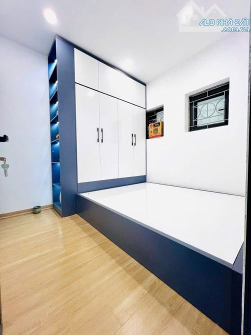 Bán tập thể 70m2, 2PN, 2WC, 3,93 tỷ tại Hoàng Quốc Việt, p Nghĩa Tân, Q.Cầu Giấy, HN