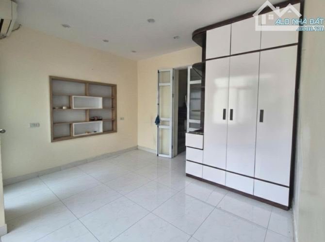 Bán nhà Nguyễn khánh toàn - 7 tỷ - DT 28m, 4 tầng - ngõ thông 3 gác tránh