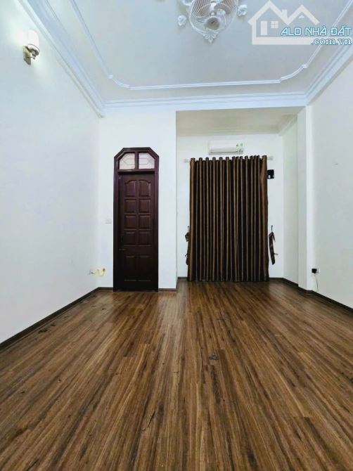 Bán nhà ngõ 118 Nguyễn khánh toàn, Hơn 8 tỷ, DT 36m, 4 tầng, khu phân lô dân xây chắc chắn