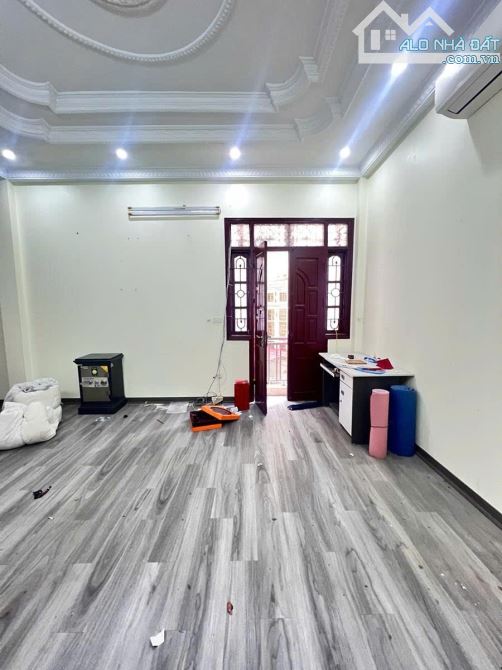 Bán nhà Thụy Khuê, nhỉnh 8 Tỷ, 40m, 5 tầng, ngõ nông cách ô tô tránh 50m