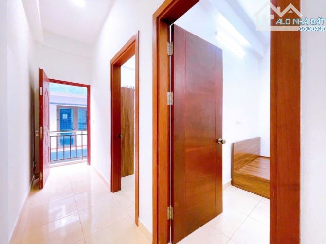 Bán Nhà Hoàng Quốc Việt - Cầu Giấy - Phân Lô - Ô Tô- Dân Xây-70Mx5 Tầng Giá 19 Tỷ Hơn