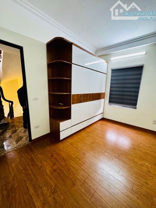 BÁN NHÀ - ĐÊ LA THÀNH - BA ĐÌNH - 36 M - 4.5 TẦNG - MẶT TIỀN 4.3 M - 10.6 TỶ - NGÕ THÔNG