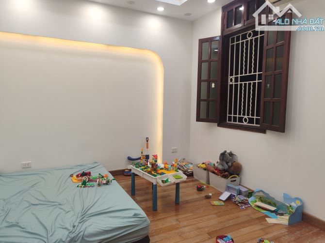 BÁN NHÀ HOÀNG HOA THÁM BA ĐÌNH DT 85 M MẶT TIỀN 5.5M SÁT PHỐ ÔT TRÁNH 2 THOÁNG VỊ TRÍ HẾM