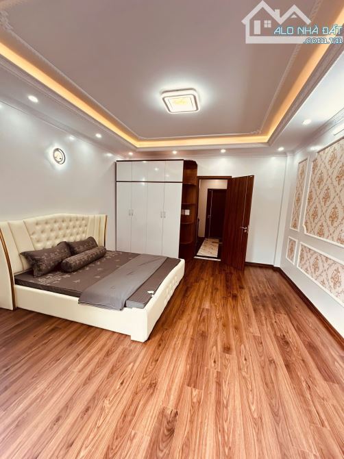 Siêu phẩm mới koong, thang máy nhập, oto đỗ cửa - vào nhà, kinh doanh tốt, ngõ thông rộng