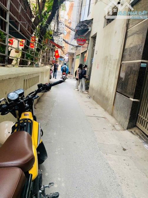 Bán nhà ngõ 118 Nguyễn khánh toàn, Hơn 8 tỷ, DT 36m, 4 tầng, khu phân lô dân xây chắc chắn