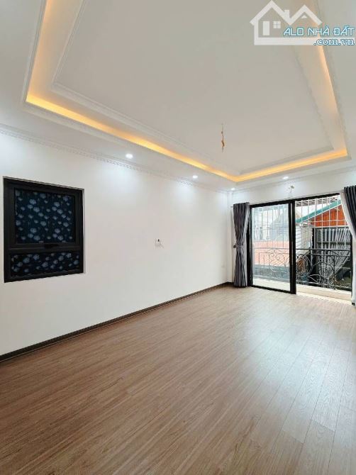Sát Lò Đúc-Gần oto,view hồ-32m2-8 tỷ 5