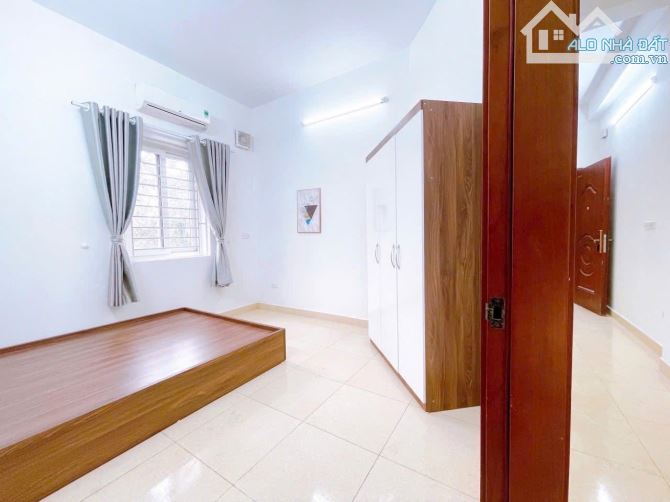 Bán Nhà Hoàng Quốc Việt - Cầu Giấy - Phân Lô - Ô Tô- Dân Xây-70Mx5 Tầng Giá 19 Tỷ Hơn