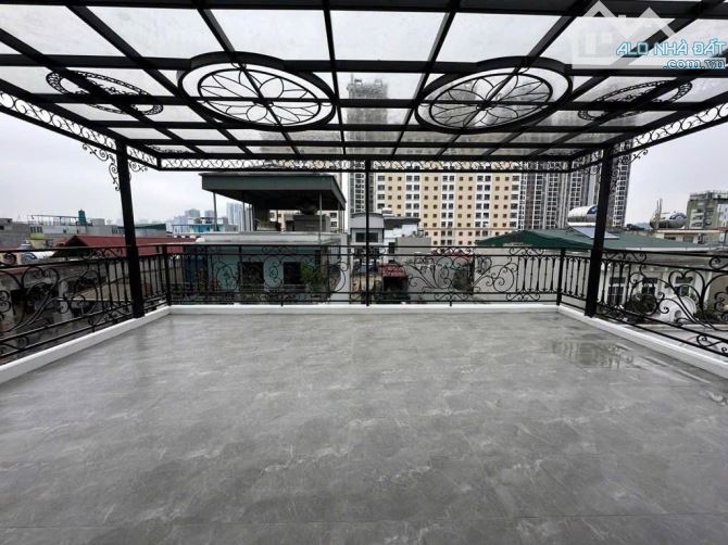 Bán tòa nhà đa năng phố Hoàng Đạo Thành 63m2 7 tầng vỉa hè ô tô Kinh Doanh