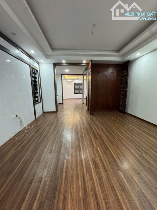 PHỐ VIP THÁI HÀ- LÔ GÓC - BA MẶT THOÁNG - Ô TÔ TRÁNH VỈA HÈ KINH DOANH - MỘT NHÀ RA PHỐ